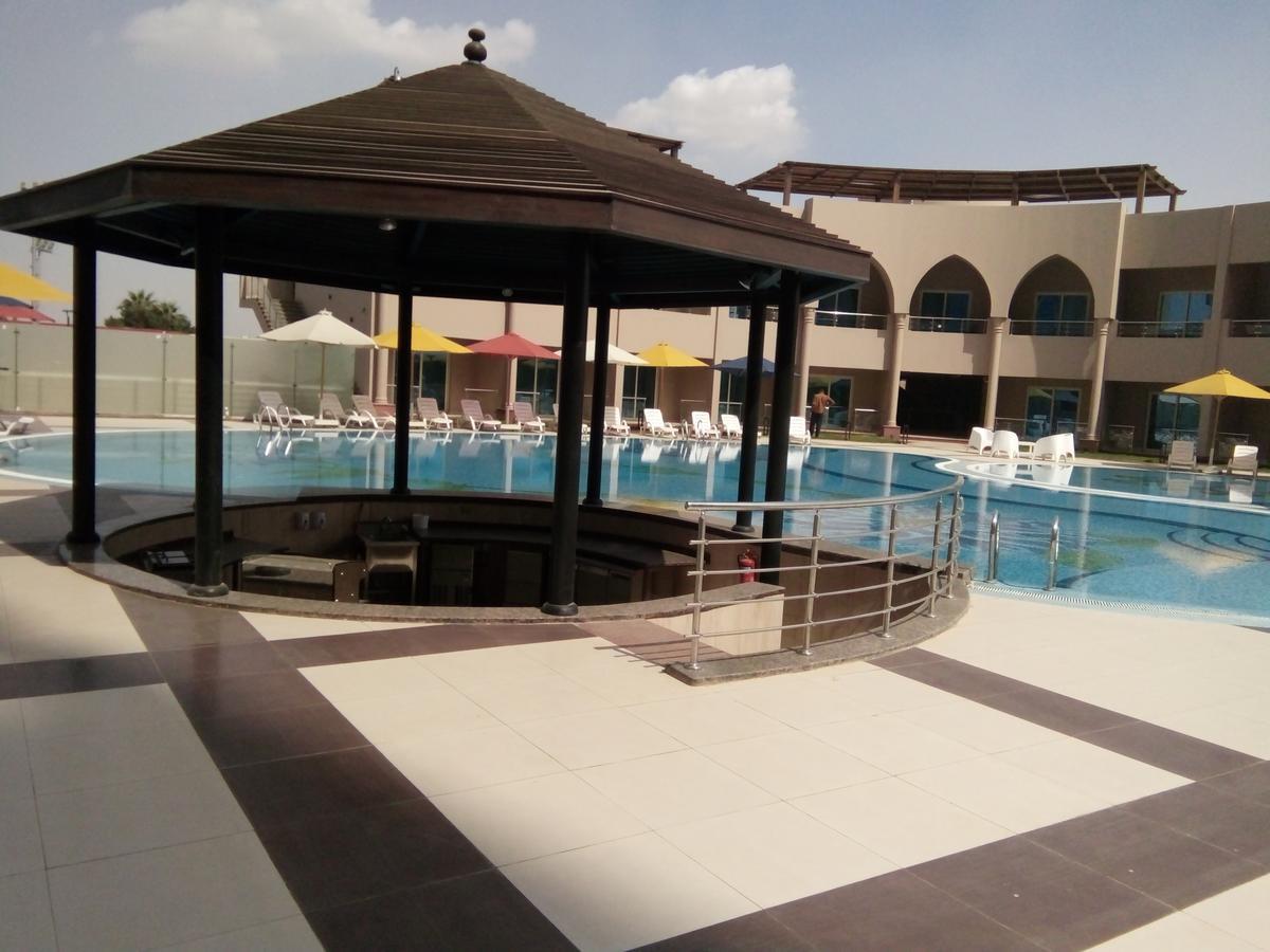 Gewan Hotel Cairo New Cairo Bagian luar foto The swimming pool at the hotel