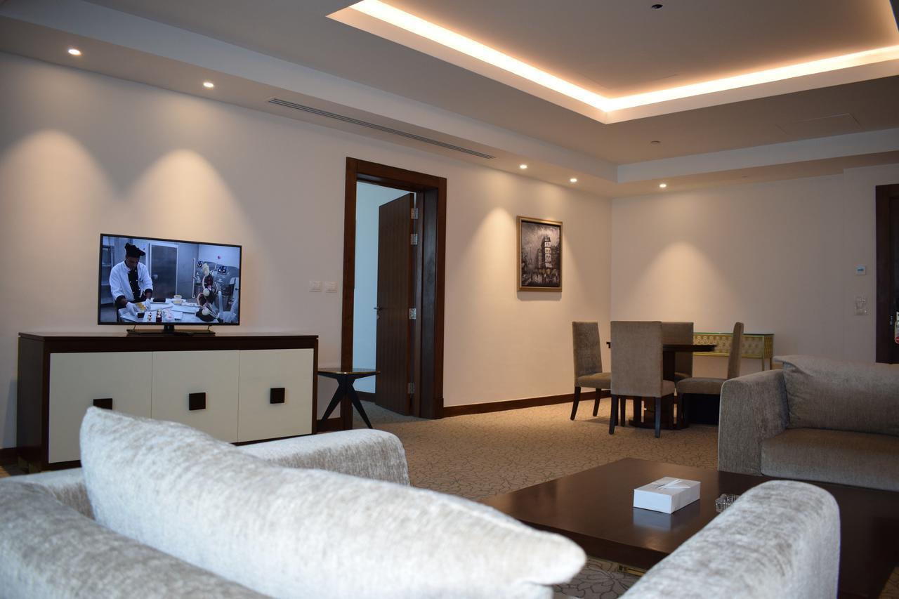 Gewan Hotel Cairo New Cairo Bagian luar foto A suite at the hotel